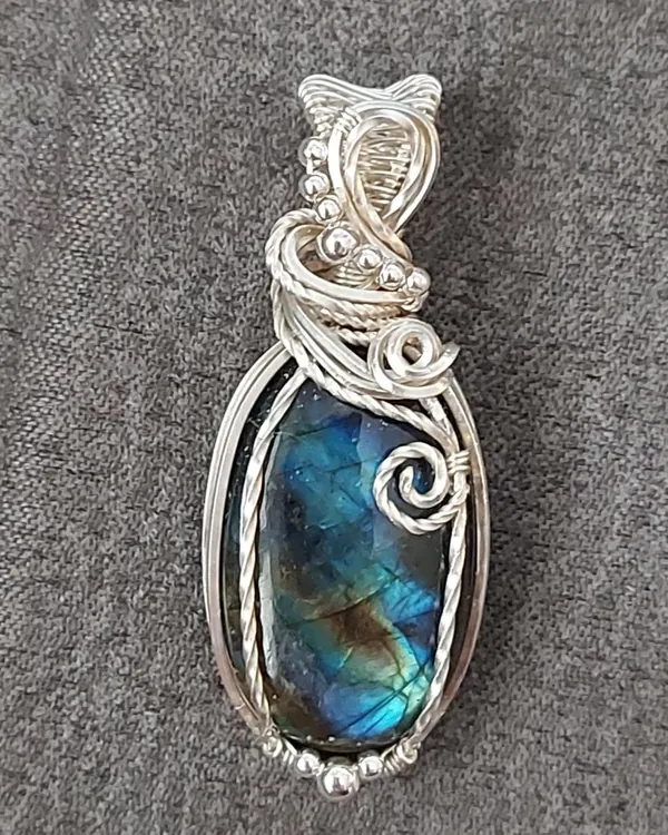 Aurora Flame, labradorite pendant in silver-tone wire