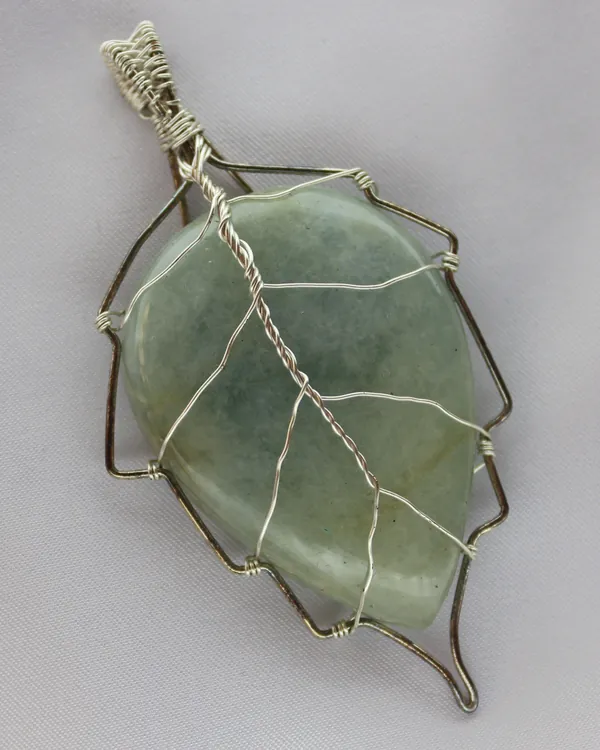 Fallen Leaf, green aventurine pendant in silver-tone wire