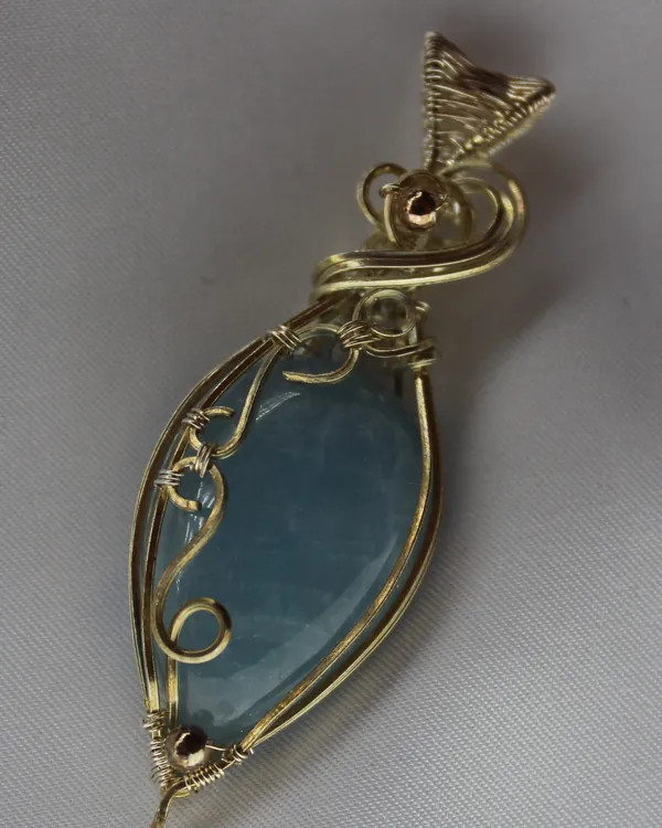 Glacier, aquamarine pendant in silver-tone wire