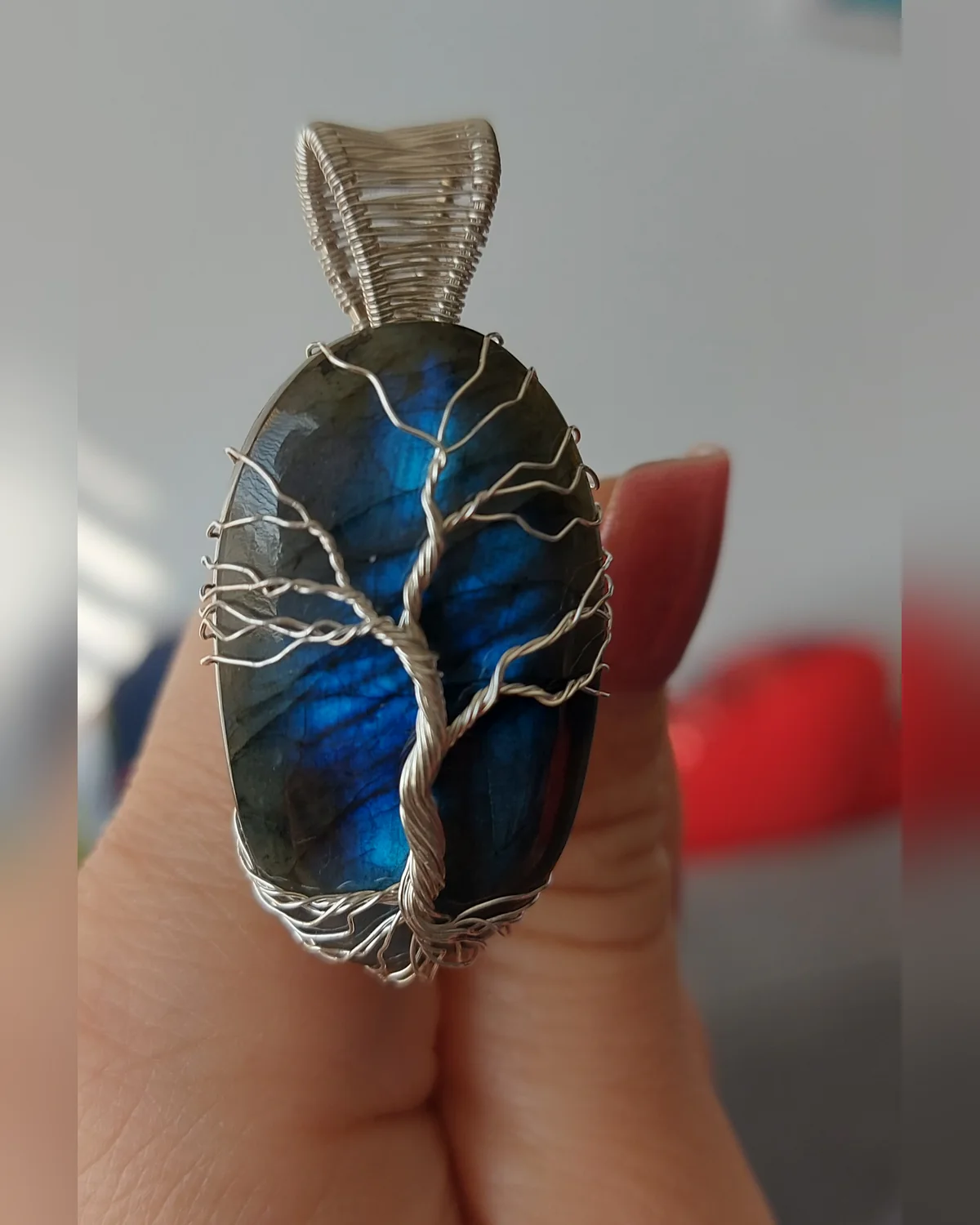 Tree of Life · Grand Labradorite, labradorite pendant in silver-tone wire